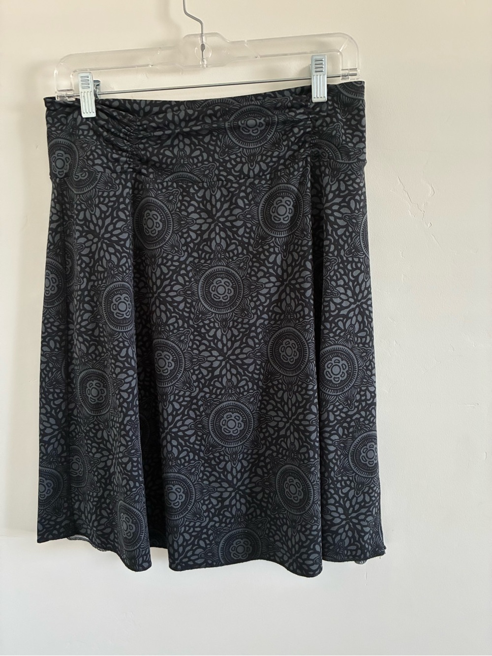 Soybu Patterned A-Line Skirt in Charcoal Gray woman’s size m